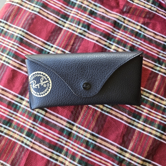 Black Ray-Ban Sunglasses Case - Picture 2 of 3
